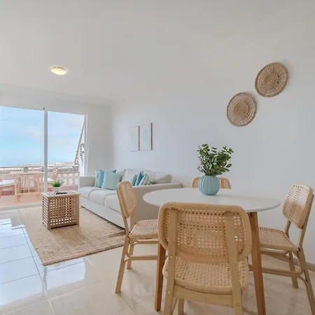 Luxurious 2-bedroom With Ocean View In *