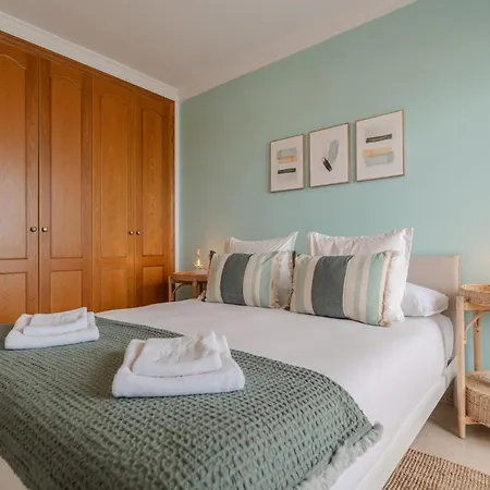 Apartment Luxurious 2-bedroom With Ocean View In