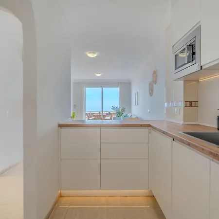 Luxurious 2-bedroom With Ocean View In Apartment