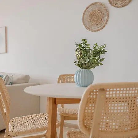 Luxurious 2-bedroom With Ocean View In