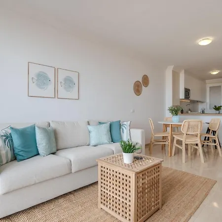 Apartment Luxurious 2-bedroom With Ocean View In