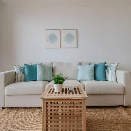 Luxurious 2-bedroom With Ocean View In