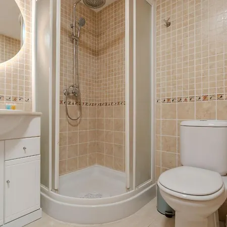 Luxurious 2-bedroom With Ocean View In